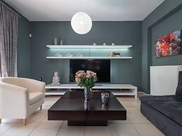 Grey House by Checkin