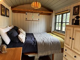 The Crooked Gate - Luxury Romantic Getaway