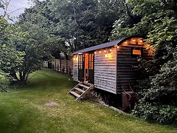 The Crooked Gate - Luxury Romantic Getaway