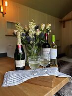 The Crooked Gate - Luxury Romantic Getaway