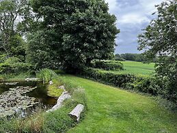 The Crooked Gate - Luxury Romantic Getaway