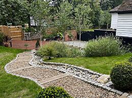 The Crooked Gate - Luxury Romantic Getaway