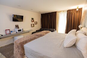 Basha Hotel & Restaurant