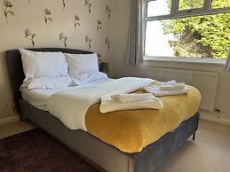 Spacious Detached Bungalow With Ample Parking
