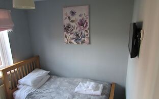 Spacious Detached Bungalow With Ample Parking