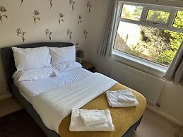 Spacious Detached Bungalow With Ample Parking