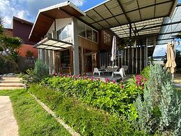 Lux Homestay