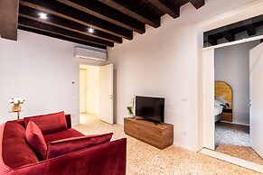 Palazzo Miracoli Apartments