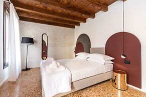 Palazzo Miracoli Apartments