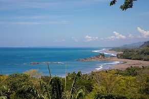 Luxe 4 Bdrm Villa w Epic Oceanview Infinity Pool