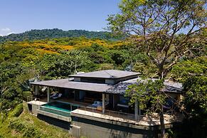 Luxe 4 Bdrm Villa w Epic Oceanview Infinity Pool