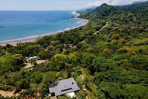 Luxe 4 Bdrm Villa w Epic Oceanview Infinity Pool