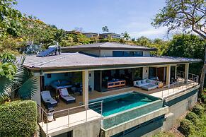Luxe 4 Bdrm Villa w Epic Oceanview Infinity Pool