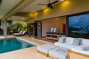 Luxe 4 Bdrm Villa w Epic Oceanview Infinity Pool