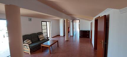 Stunning 8-bed Villa in Estoi