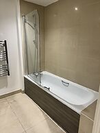 STUNNING 2 BED APARTMENT WITH PARKING