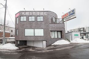 ROADSIDE HOUSE
