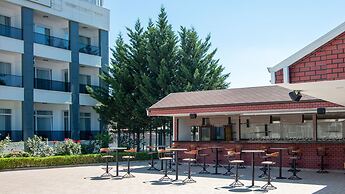 LAKE LİFE HOTEL