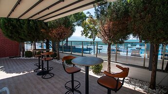LAKE LİFE HOTEL