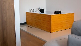 LAKE LİFE HOTEL