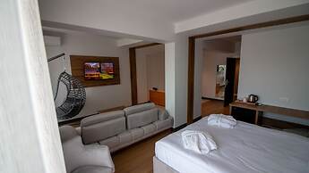 LAKE LİFE HOTEL