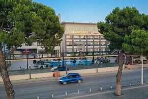 LAKE LİFE HOTEL