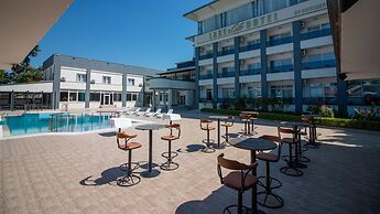 LAKE LİFE HOTEL