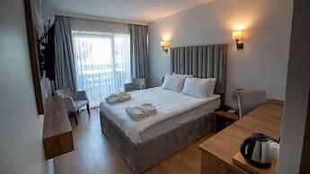 LAKE LİFE HOTEL