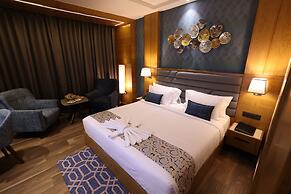AJ Grand Hotel