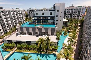 Pool Views De Luxe at Arcadia Beach Resort