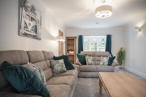 Pendeilo Villa - 5 Bedroom Holiday Home - Amroth