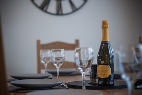 Pendeilo Villa - 5 Bedroom Holiday Home - Amroth
