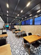 LUXX GARDEN HOTEL