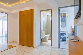 Luxury Apartments Pool & Jacuzzi