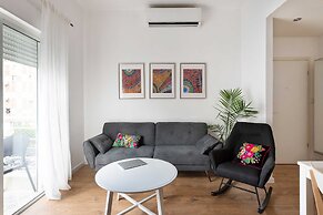 F33 by TLV2RENT