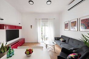 F33 by TLV2RENT
