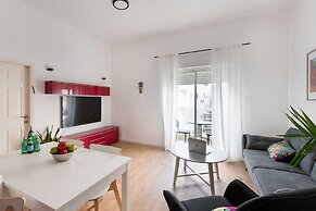 F33 by TLV2RENT