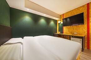 27 HOTEL