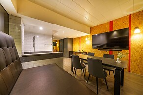 27 HOTEL