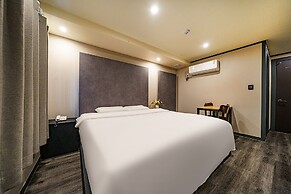 27 HOTEL