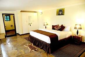 Da Vinci Gorilla Lodge