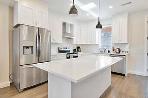 New 16 Ppl Townhouses in Winsdor