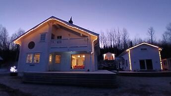 Romantic Lakeview Guesthouse in Swedish Nature
