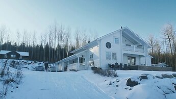 Romantic Lakeview Guesthouse in Swedish Nature