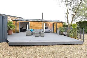 Cheerful 1BD Cottage With Parking Nr Guildford