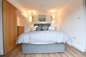 Cheerful 1BD Cottage With Parking Nr Guildford