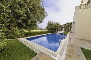 Private Pool Beach Access Villa w Cinematic Vws