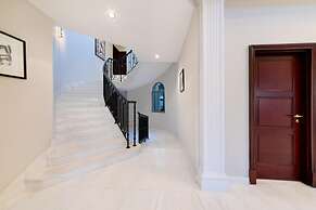 Private Pool Beach Access Villa w Cinematic Vws