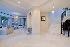 Private Pool Beach Access Villa w Cinematic Vws
