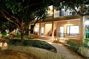 Corbett Aroma Park By Royal Collection